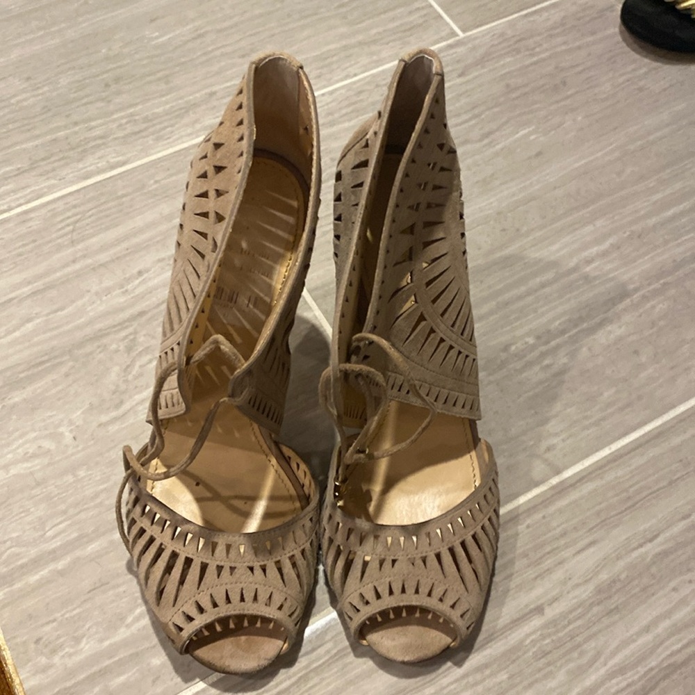 Ivanka Trump sued heels